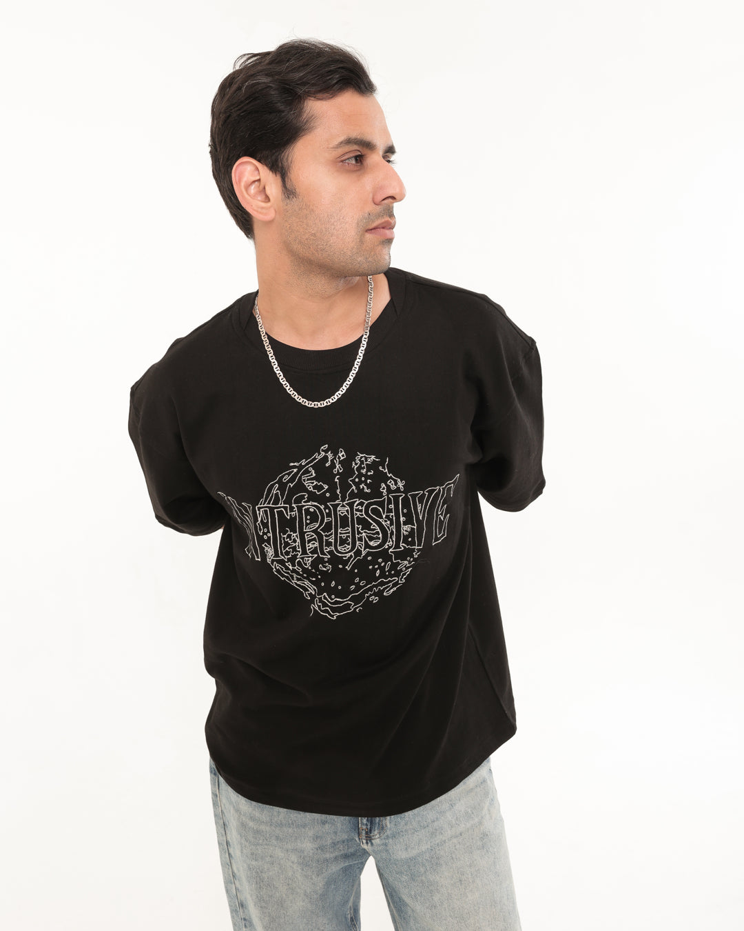 INTRUISIVE EMBROIDERED TSHIRT