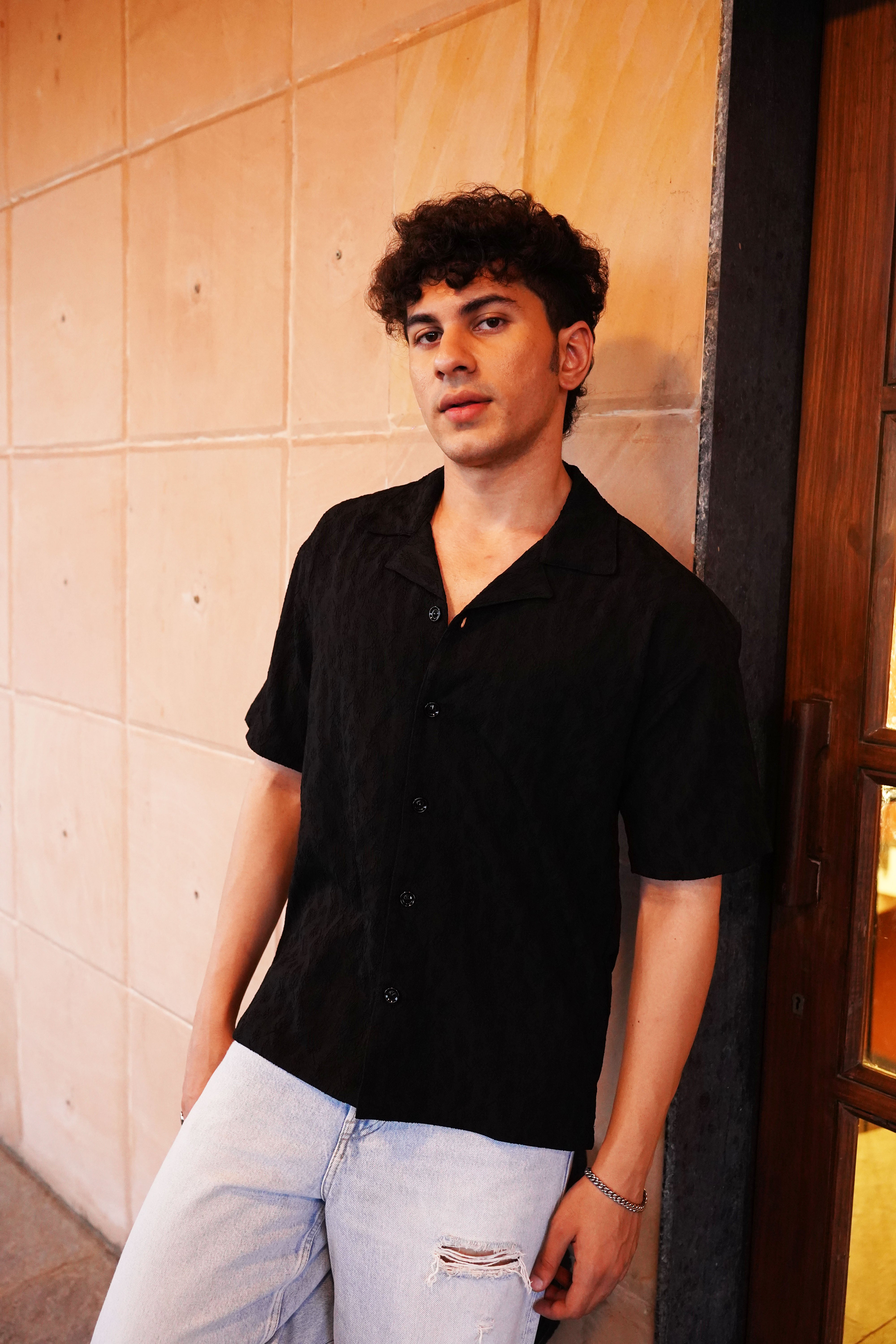 TROPICAL TEXTURED SHIRT (BLACK)