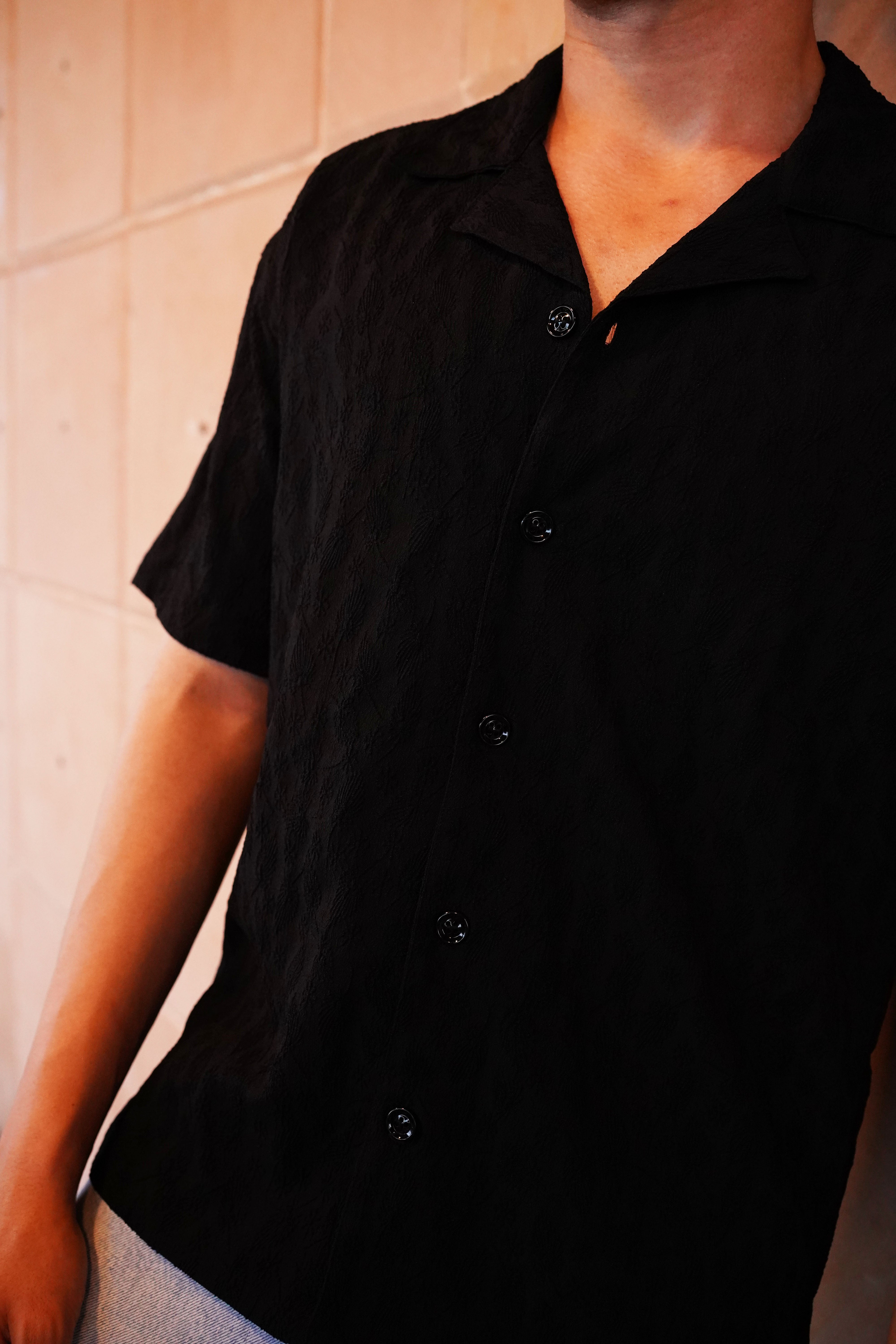 TROPICAL TEXTURED SHIRT (BLACK)