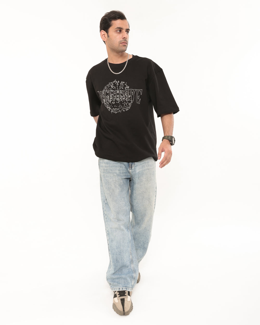INTRUISIVE EMBROIDERED TSHIRT