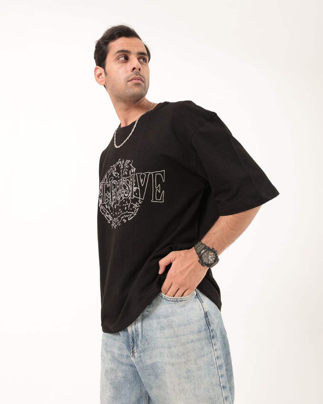 INTRUISIVE EMBROIDERED TSHIRT