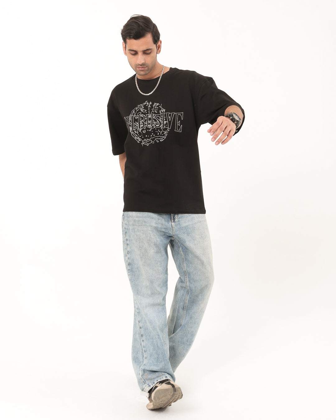 INTRUISIVE EMBROIDERED TSHIRT