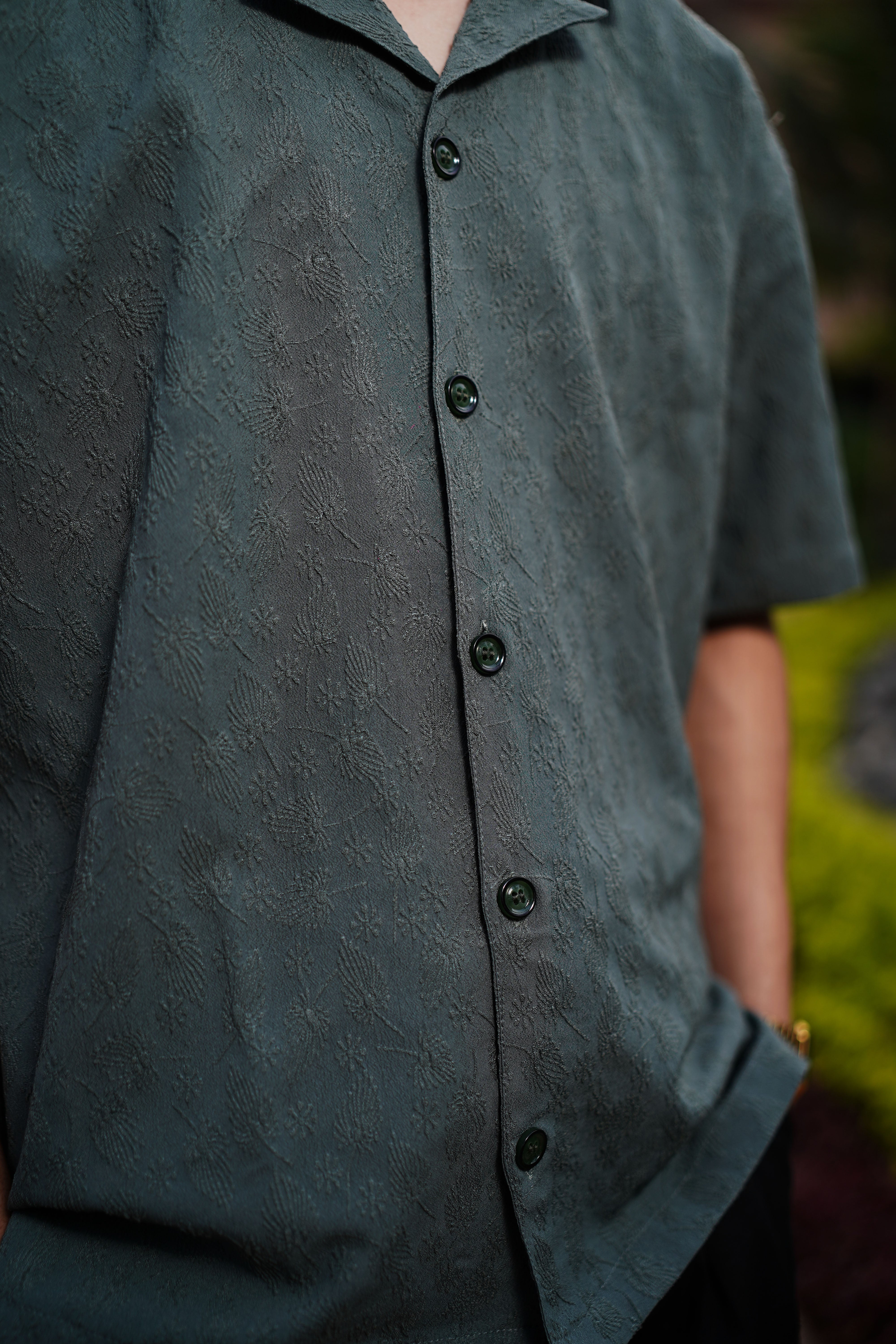 TROPICAL TEXTURED SHIRT (OLIVE GREEN)